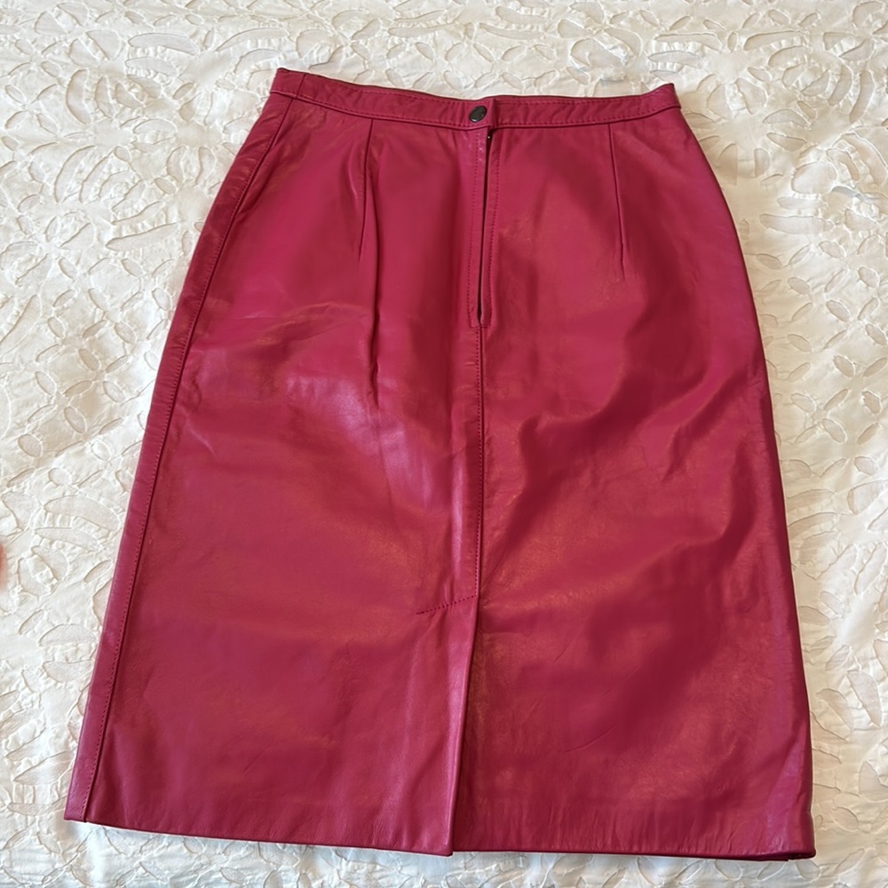 Beautiful vintage, real leather, hot pink skirt - Picture 3 of 5